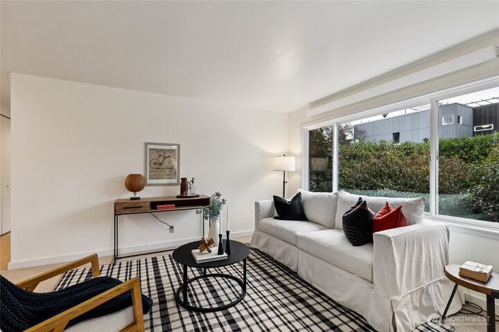 Property Photo: 2111 E John Street 202 WA 98112