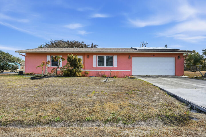 Property Photo:  572 SE Fallon Drive  FL 34983 