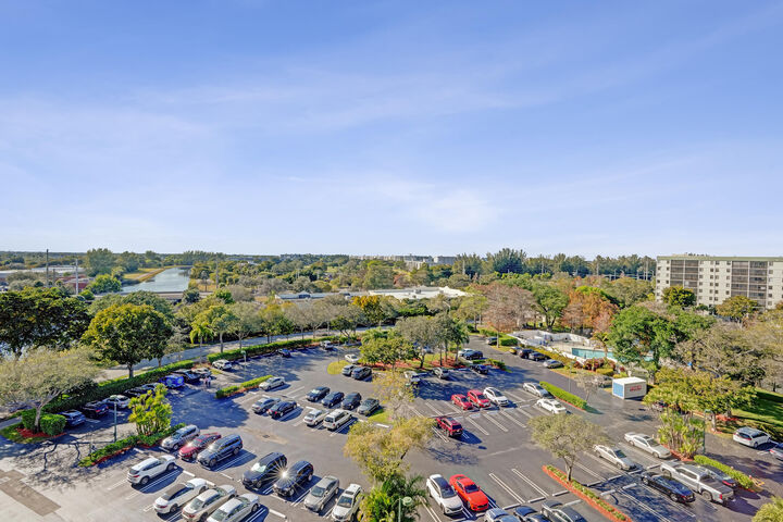 Property Photo: 2334 S Cypress Bend Drive 907 FL 33069