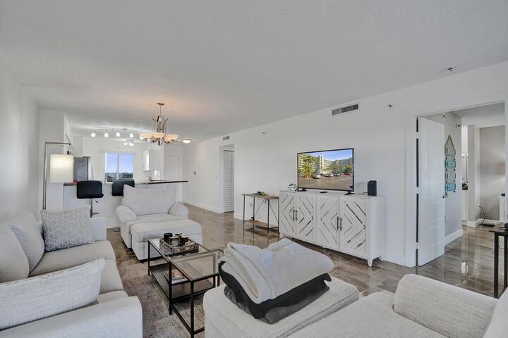 Property Photo: 2334 S Cypress Bend Drive 907 FL 33069