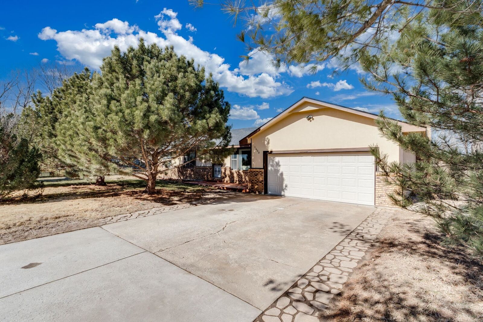 Property Photo:  1400 W 51st St S  KS 67217 