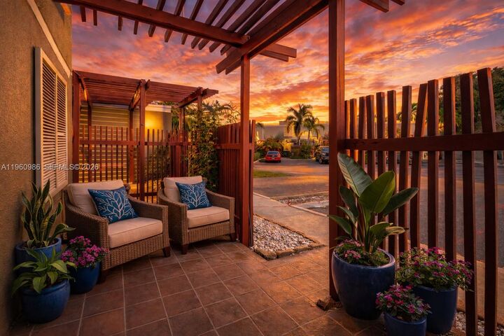 Property Photo: 10911 N Lakeview Dr FL 33026