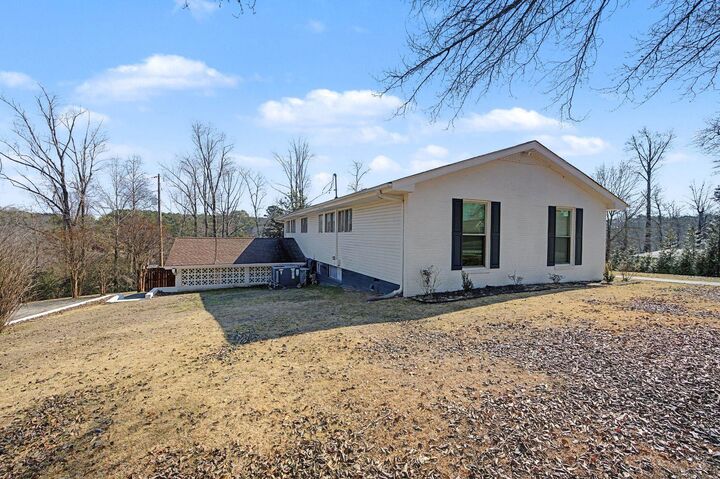 Property Photo: 1542 Barton Cir NE AL 35055