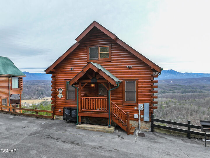Property Photo: 2607 Mountain Glory Trail TN 37876