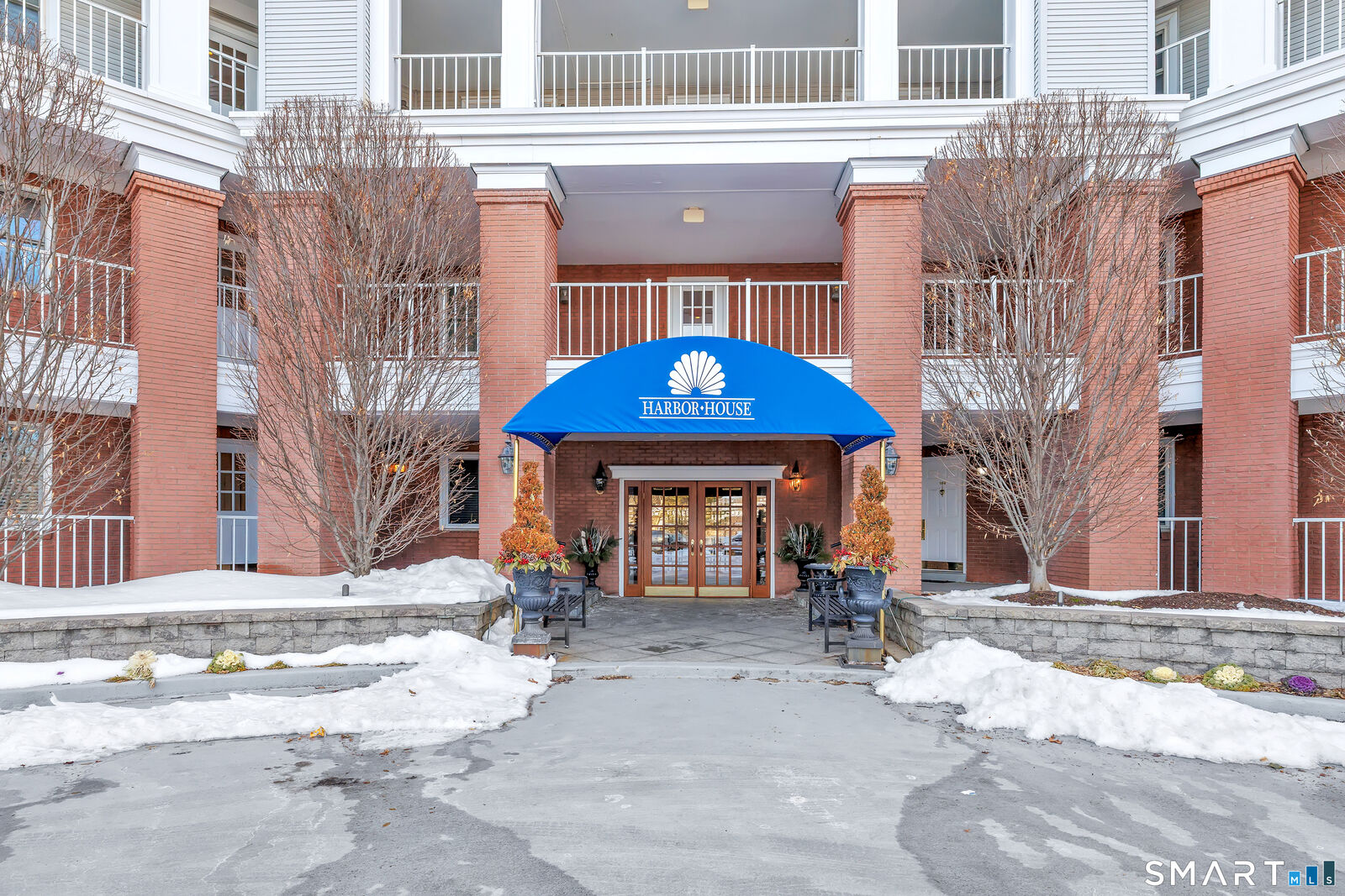 Property Photo:  43 Harbor Drive 509  CT 06902 