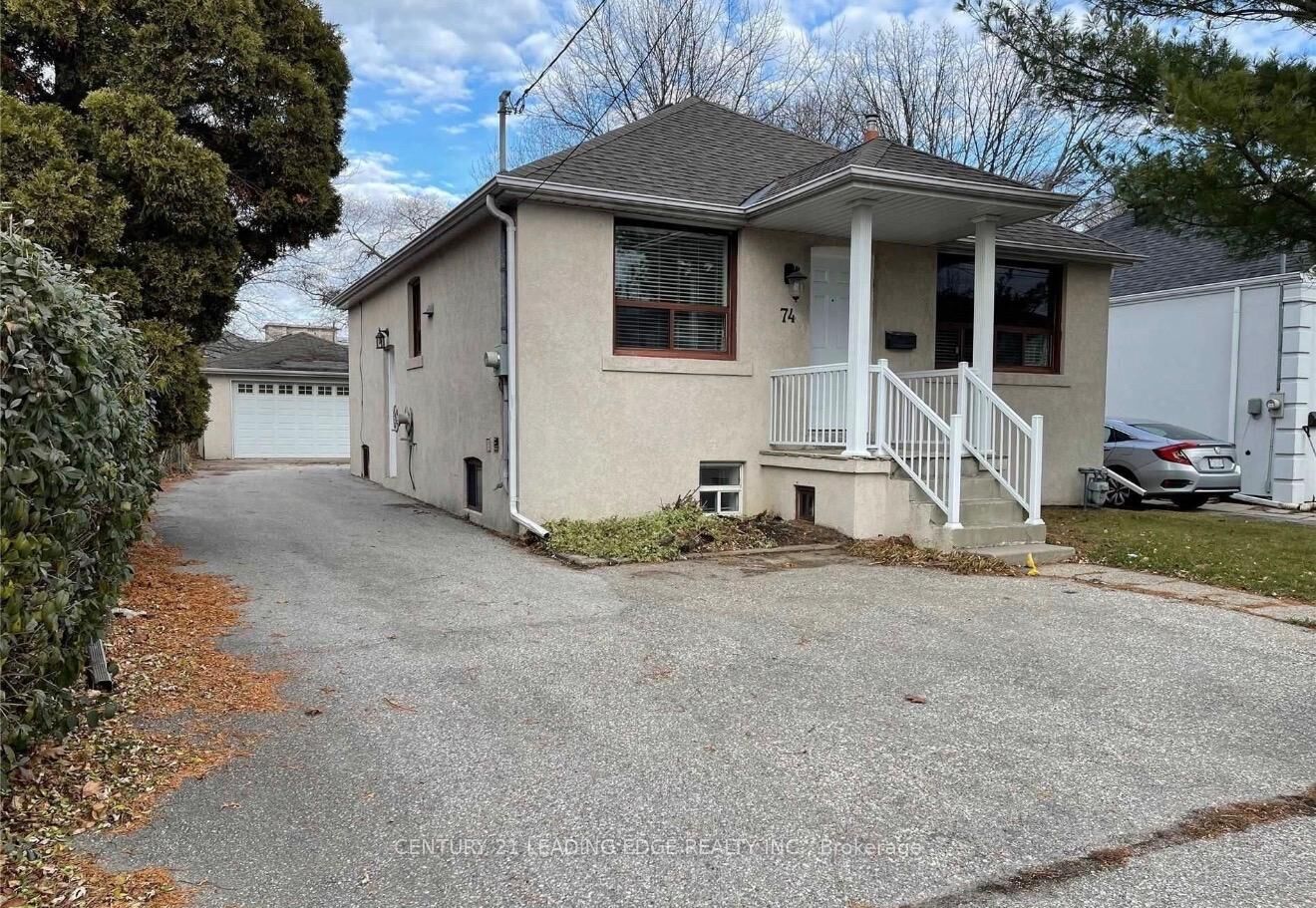 Photo de la propriété:  74 Reiner Road  ON M3H 2L5 