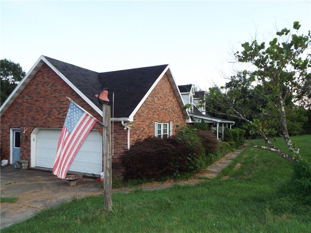 Property Photo:  25 Linton Alley  PA 15333 