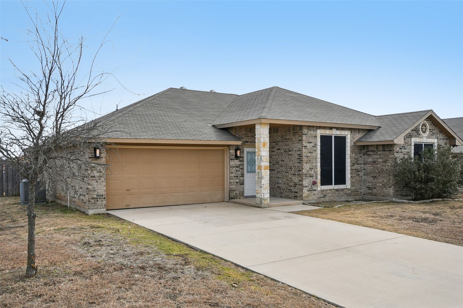 Property Photo: 218 Dober Street TX 76559