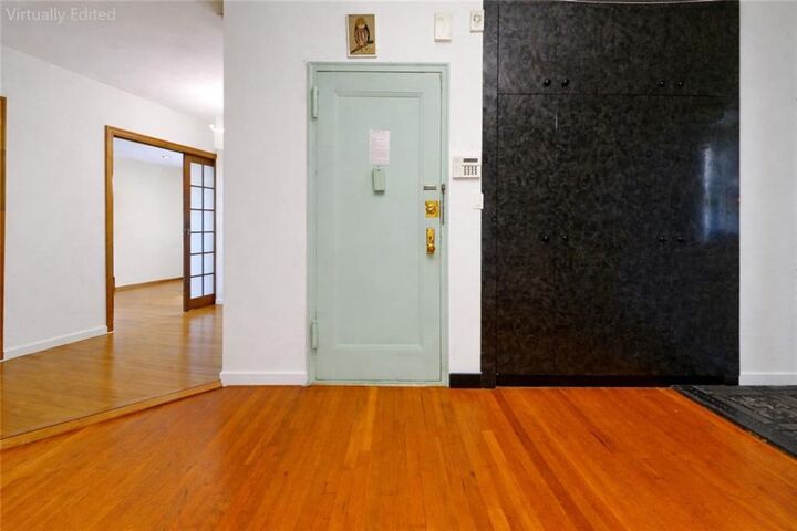 Property Photo: 2 West End Avenue 6L NY 11235
