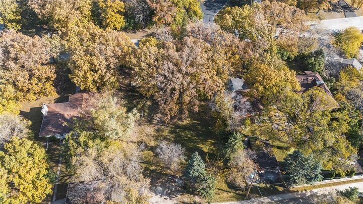 Property Photo:  2082 Burton Avenue  MB R2E 0J8 