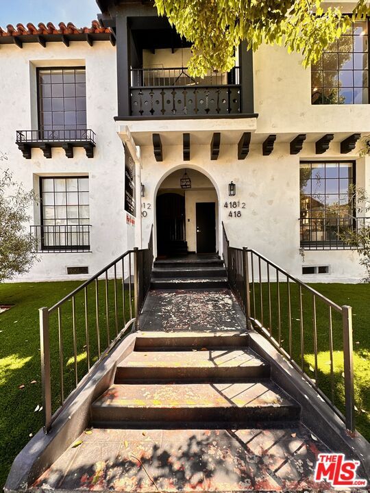 Property Photo: 418 N Stanley Ave CA 90036