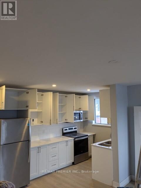 Property Photo:  3046 Jaguar Valley Drive 405  ON L5A 2J3 