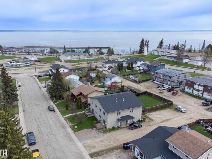 Property Photo: 914 9 Street AB T9M 1H8