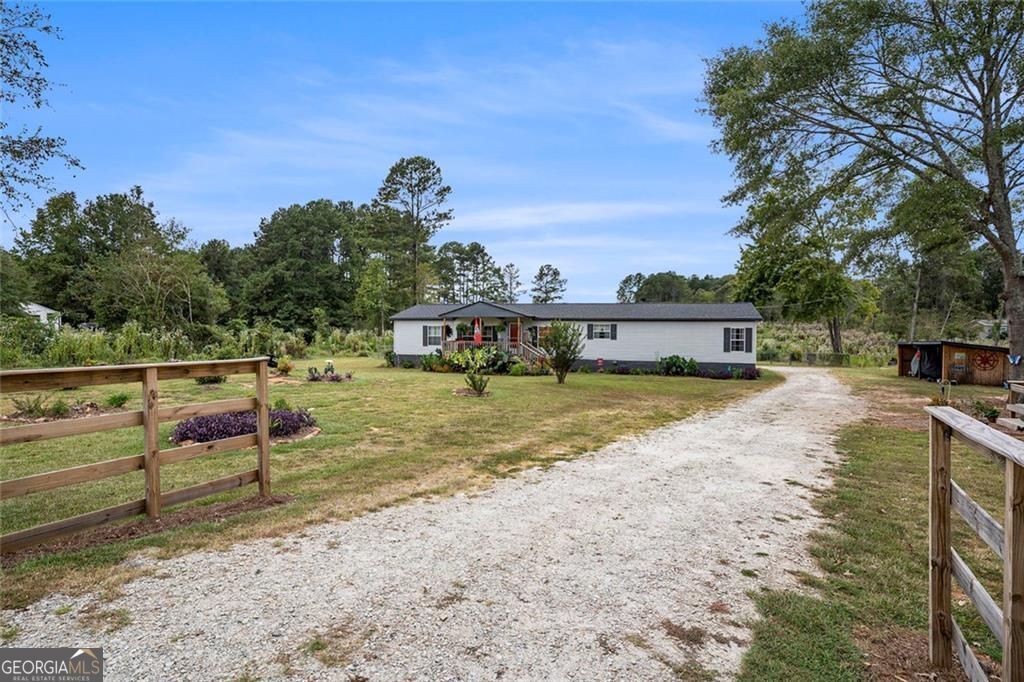 Property Photo: 437 England Chapel Road GA 30234