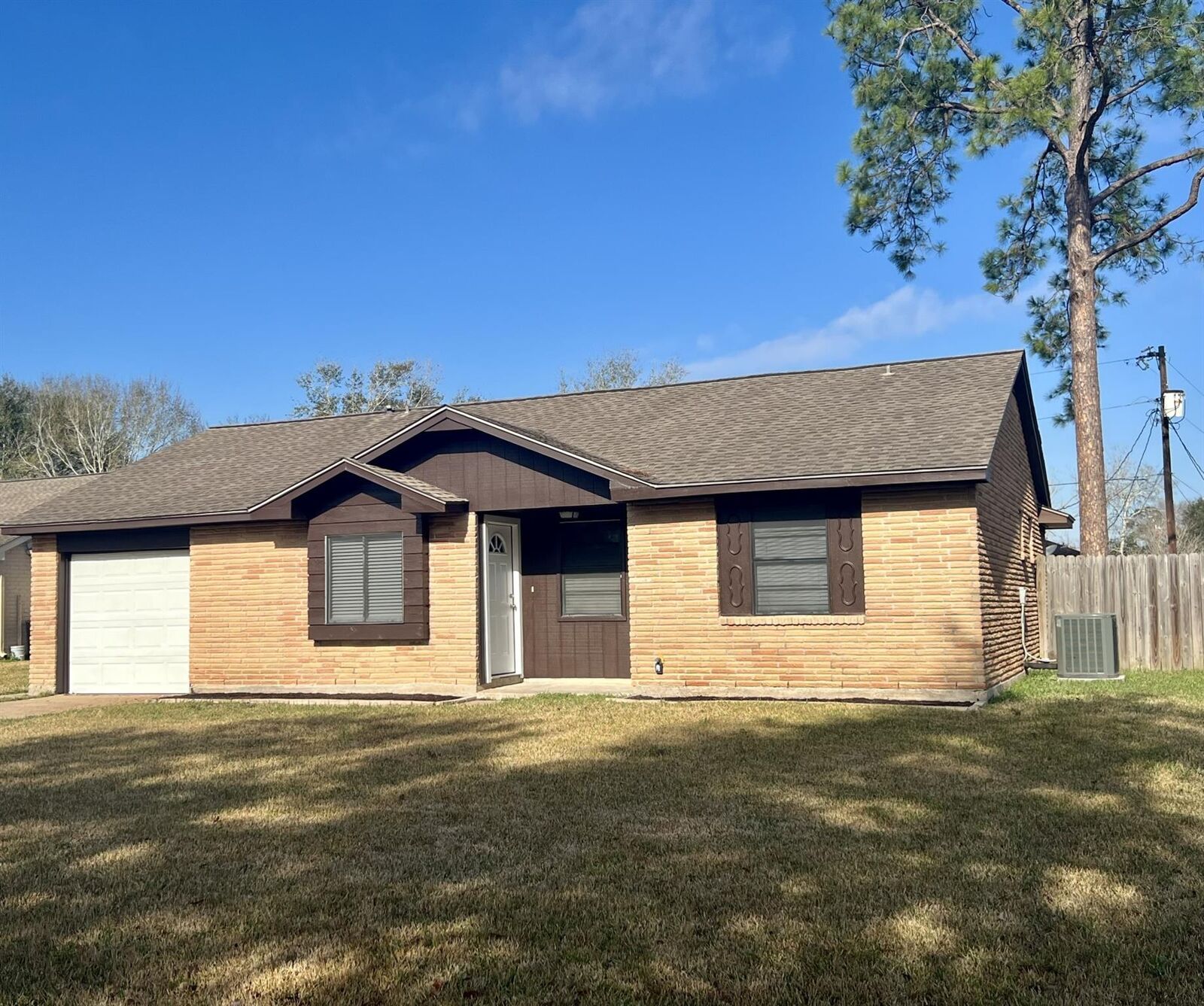 Property Photo: 802 E Stadium Court TX 77546