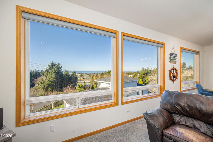 Property Photo:  1015 NE 7th Street  OR 97365 