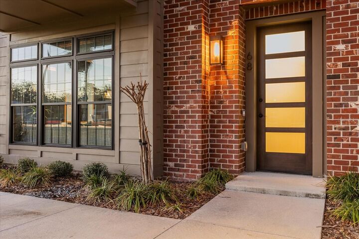 Property Photo:  68 N Park Avenue  FL 34787 