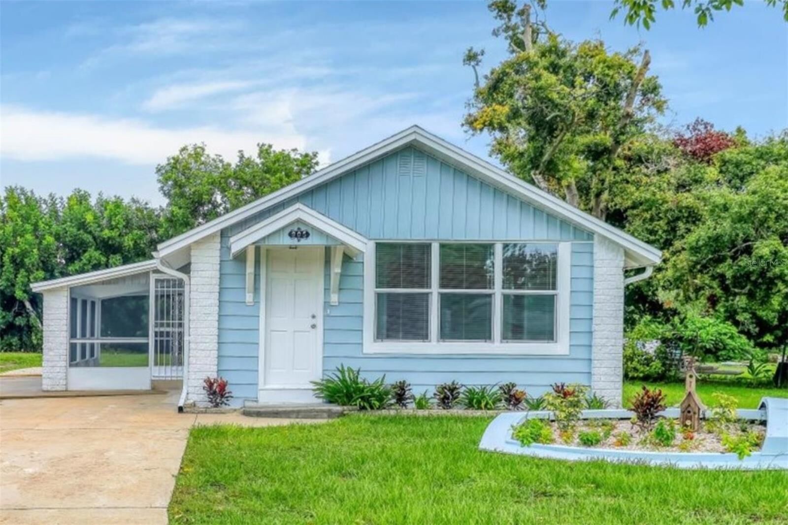 Property Photo:  905 Myrtle Avenue  FL 34285 