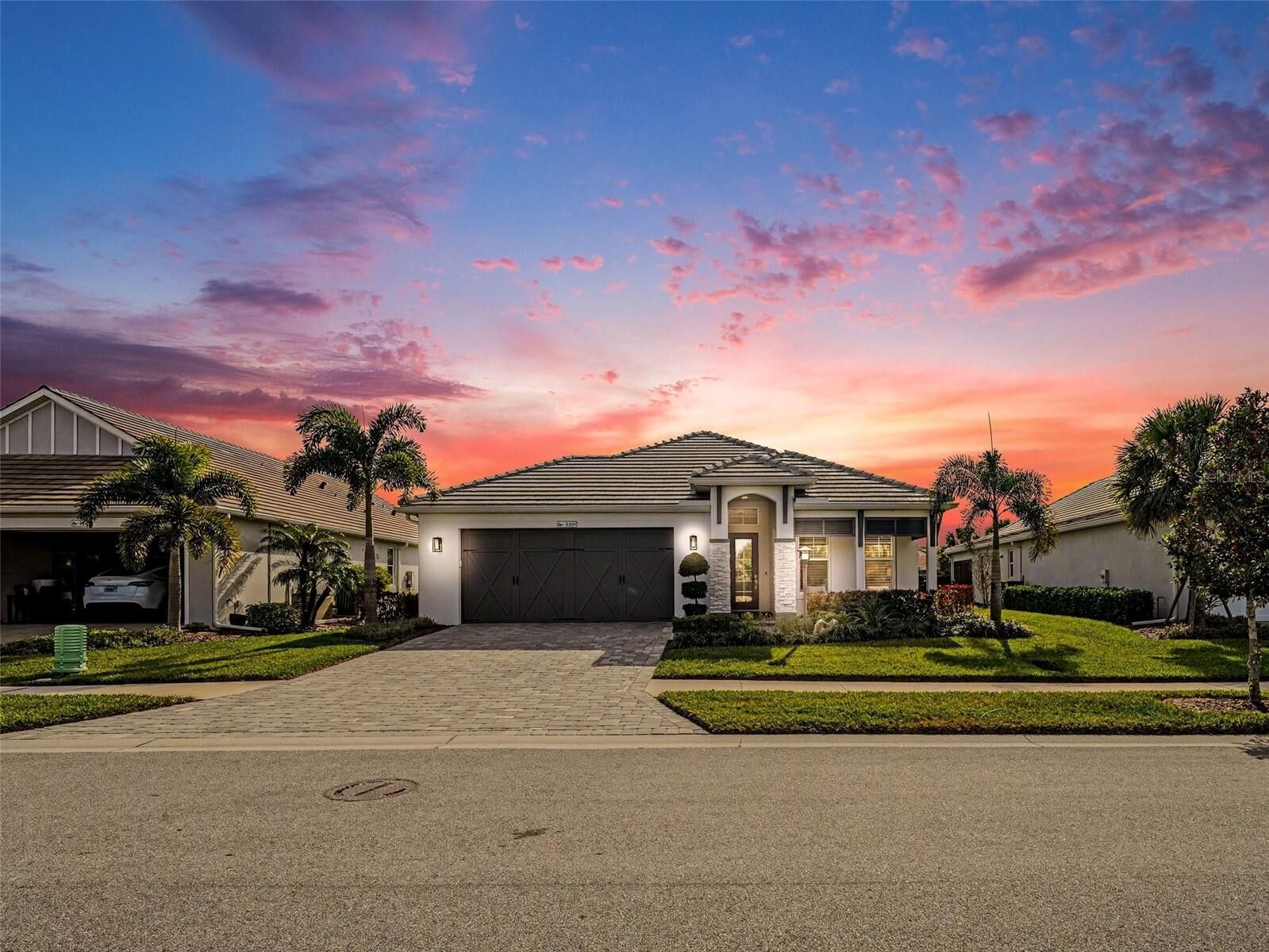 Property Photo:  8109 Sandstar Way  FL 34240 