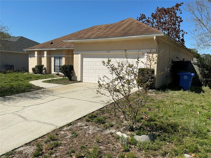 Property Photo:  1009 Corkwood Drive  FL 32765 