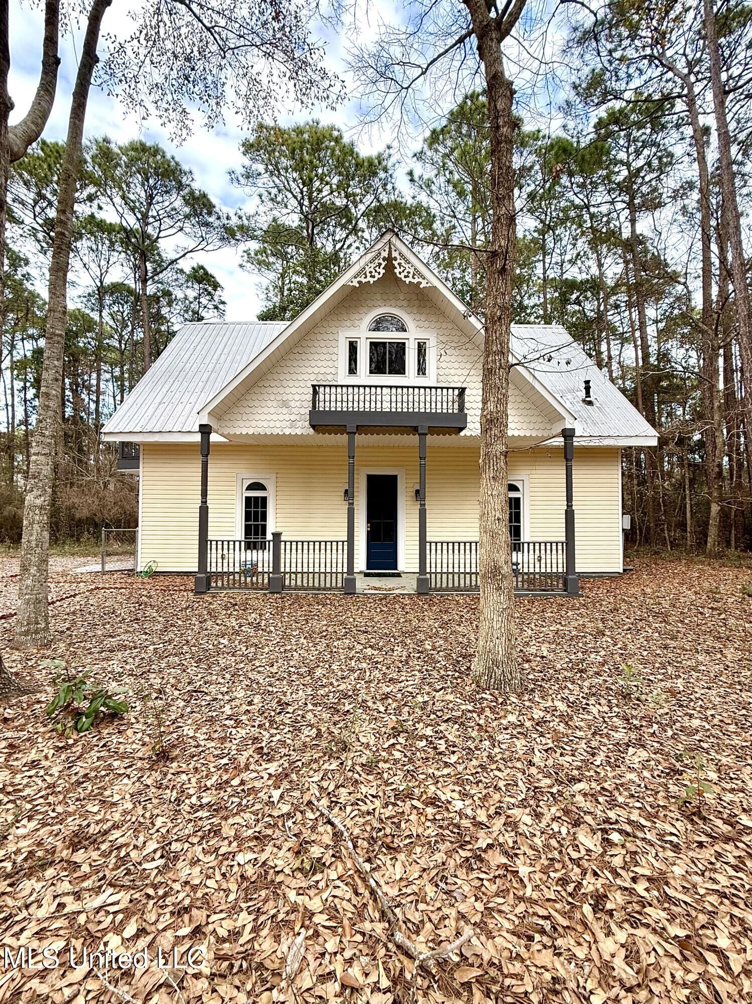 Property Photo:  1024 Walnut Street  MS 39564 