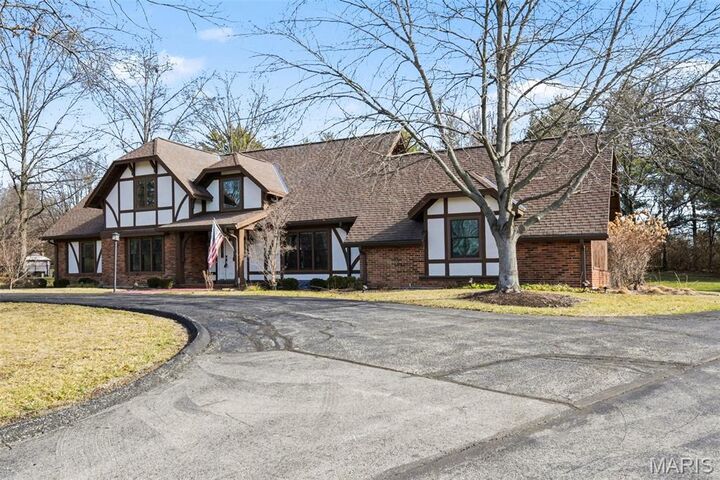 Property Photo:  334 Ladue Oaks Drive  MO 63141 