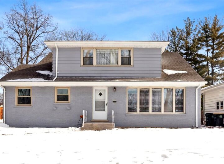 Property Photo:  507 S Waterman Avenue  IL 60004 