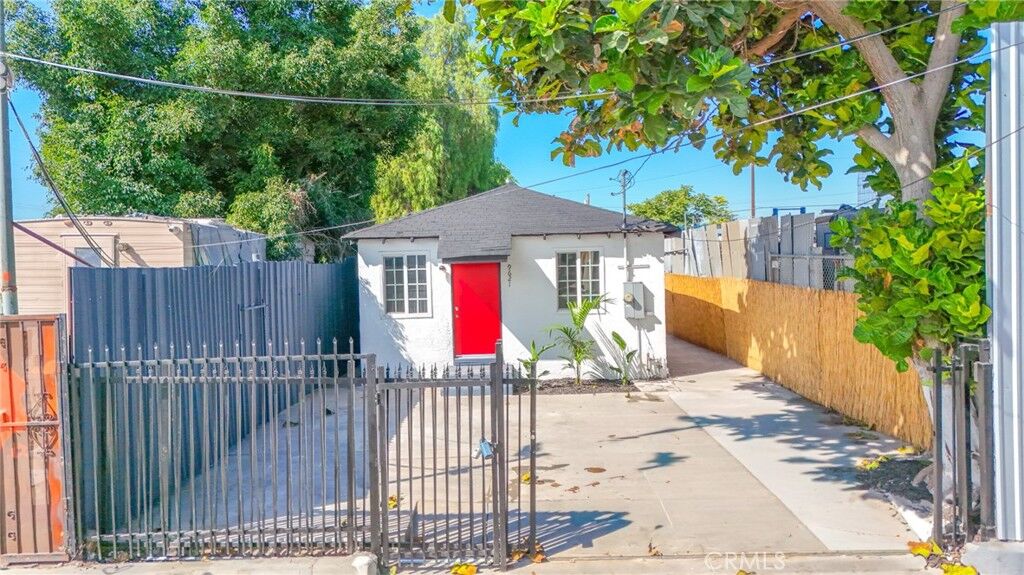 Property Photo:  9621 Laurel  CA 90002 