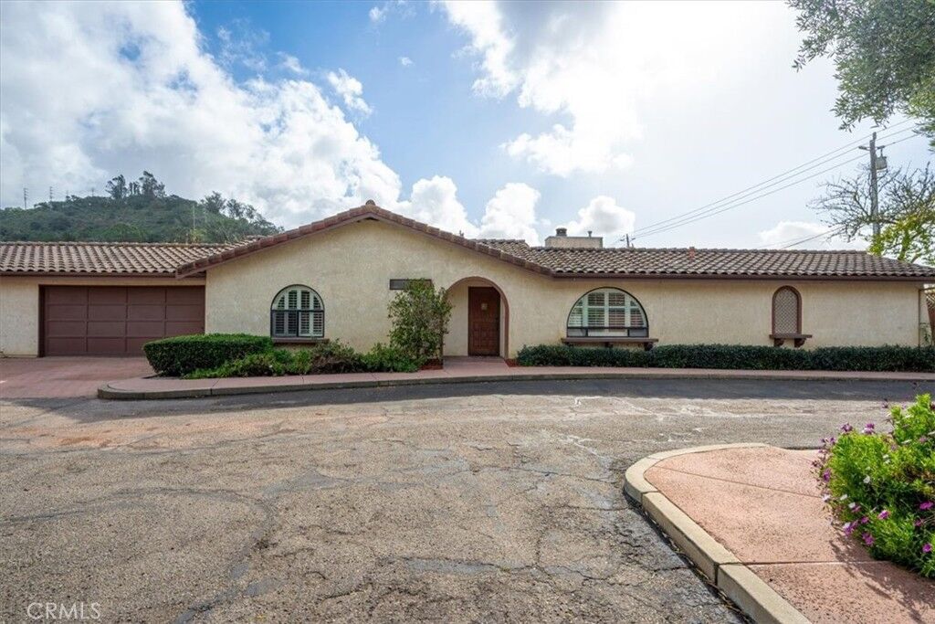Property Photo:  817 Valley  CA 93420 