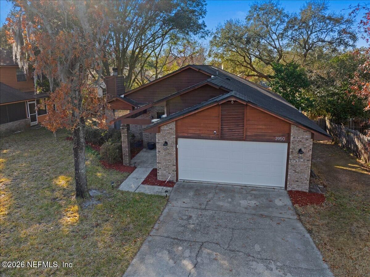 Property Photo: 3950 Arbor Bluff Lane E FL 32225