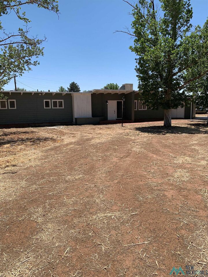 Property Photo:  2319 Axtell  NM 88101 