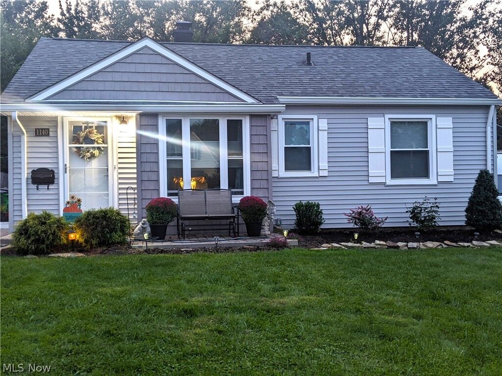 Property Photo:  1140 Iroquois Avenue  OH 44124 
