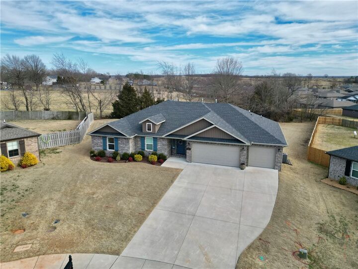 Property Photo:  1305 Eagle Court  AR 72736 
