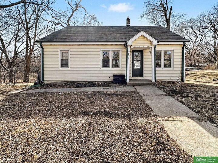 Property Photo:  703 6th Avenue  NE 68410 