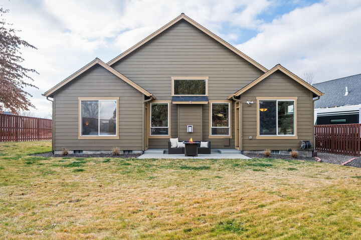 Property Photo:  310 NW 28th Street  OR 97756 