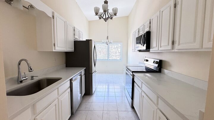 Property Photo:  8 Ledgewood Way 20  MA 01960 