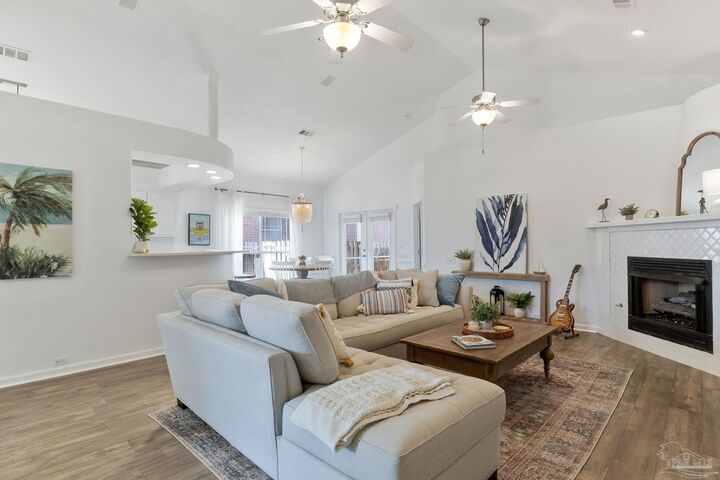 Property Photo: 1233 Autumn Breeze Cir FL 32563