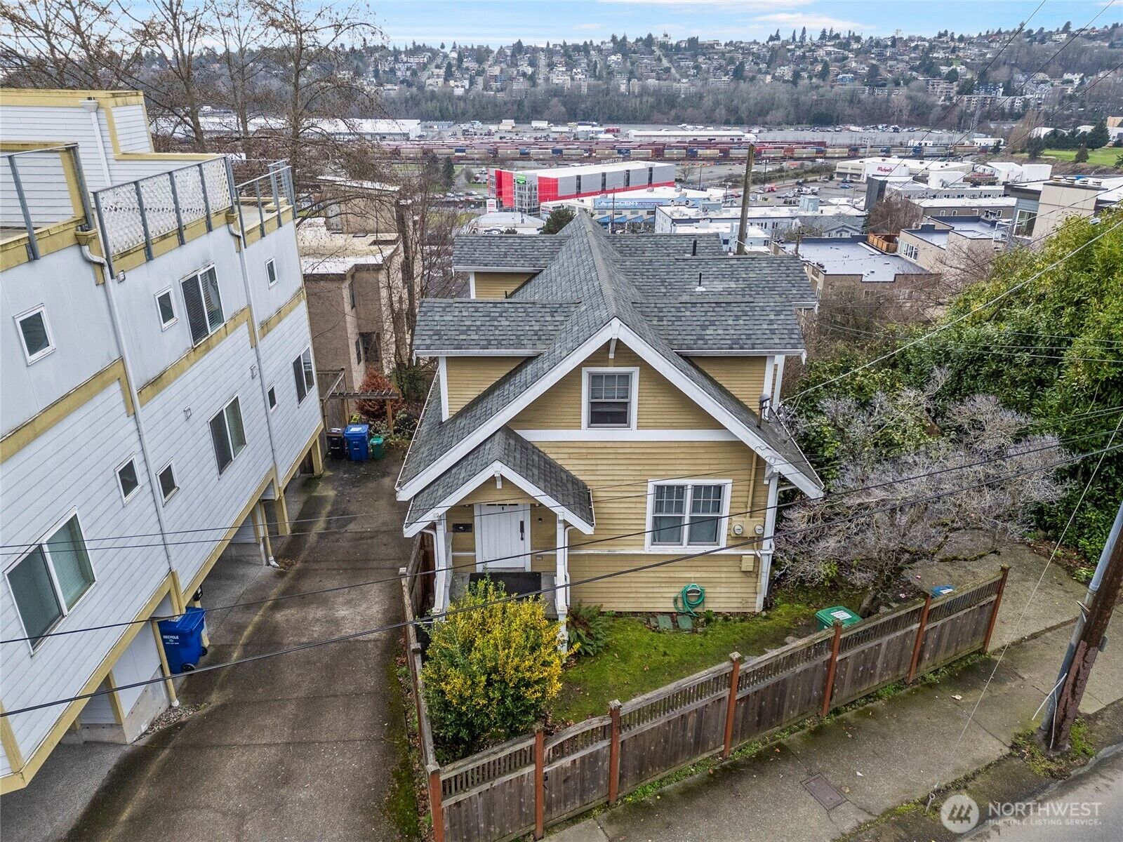 Property Photo:  2071  Gilman Drive W  WA 98119 