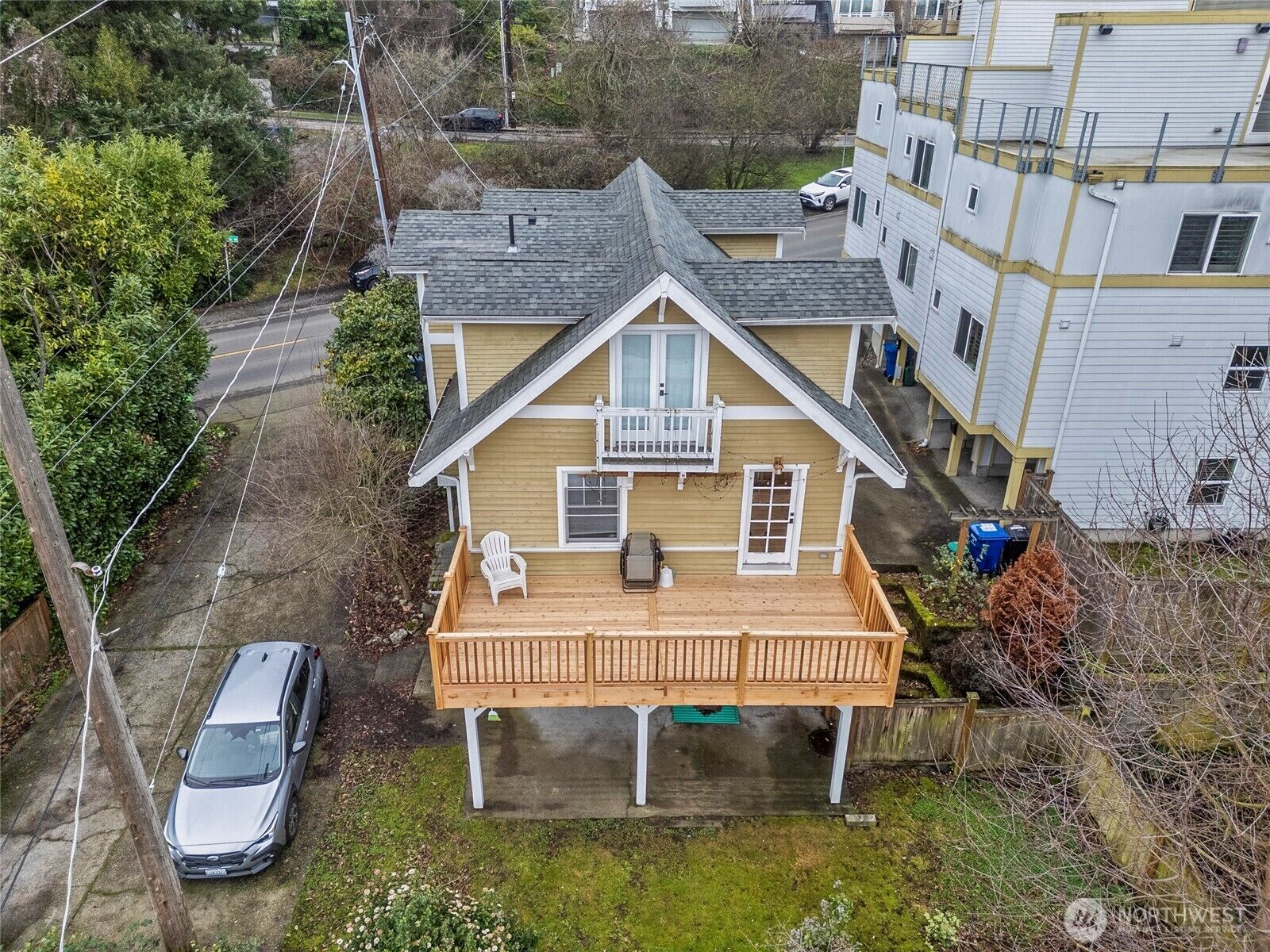 Property Photo: 2071 Gilman Drive W WA 98119