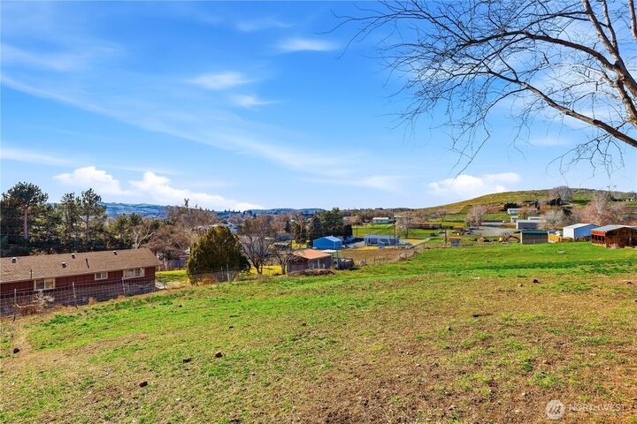 Property Photo:  342  Sole Road  WA 98942 