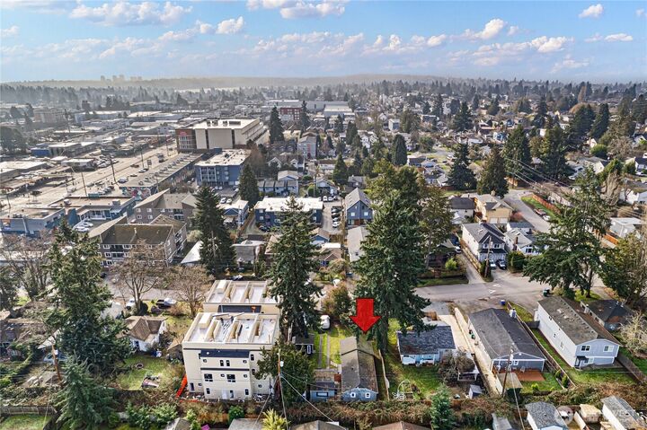 Property Photo: 920 N 101st St WA 98133