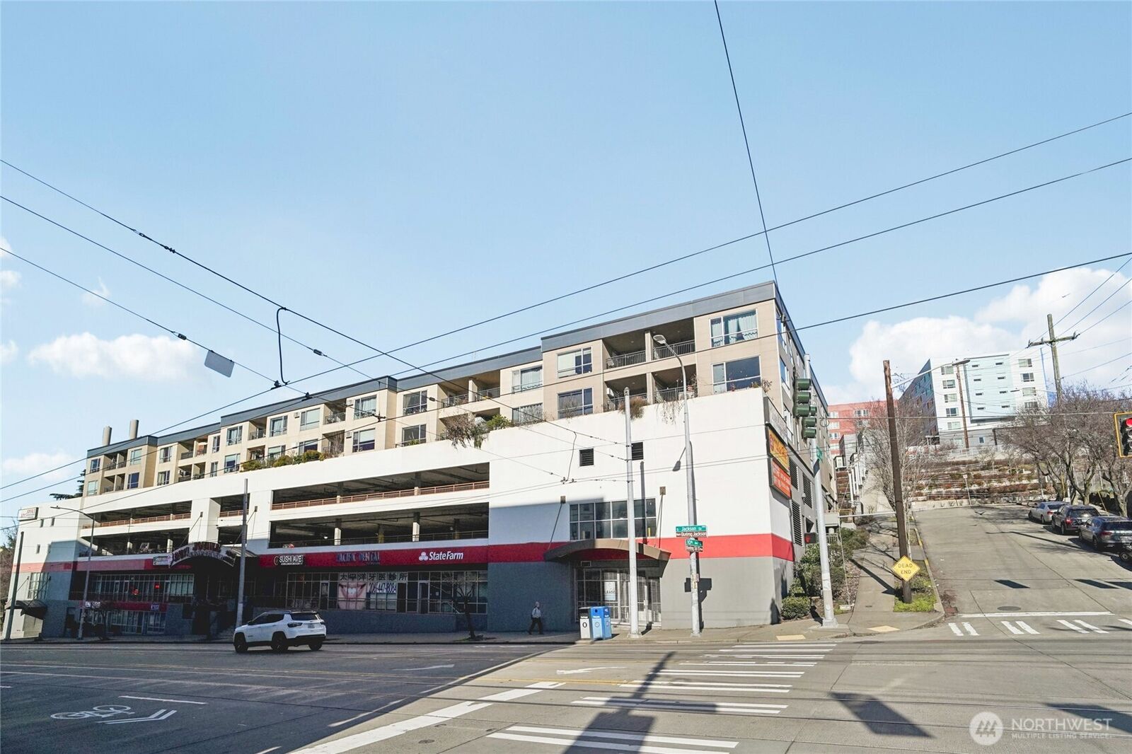 Property Photo:  321  10th Avenue S 613  WA 98104 