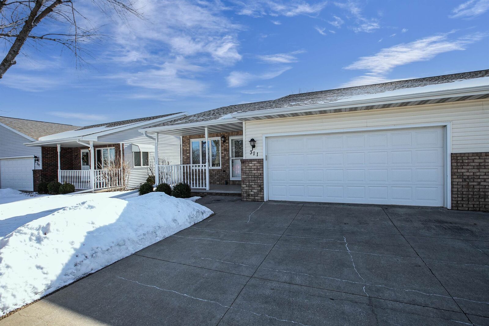 Property Photo:  311 Parkview Lane  WI 54136 
