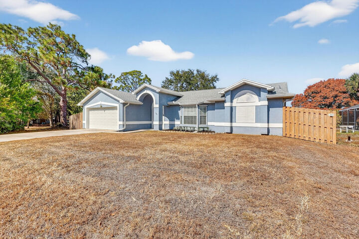 Property Photo:  165 SW Eyerly Avenue  FL 34983 