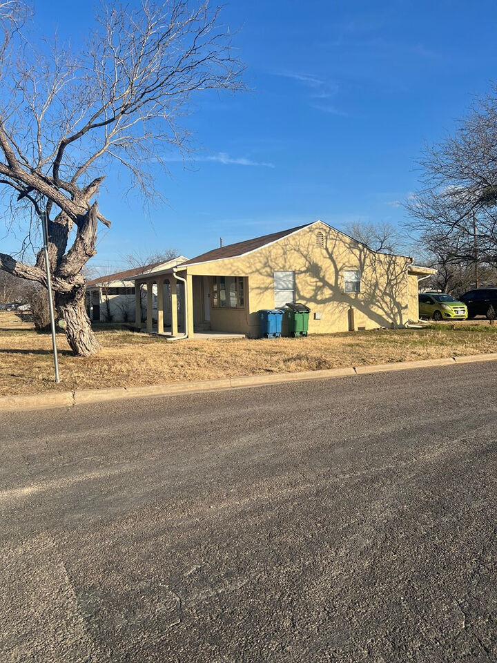 Property Photo: 601 Macann Street TX 76905