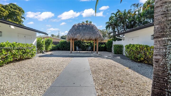 Property Photo: 1702 SW 20 St FL 33315