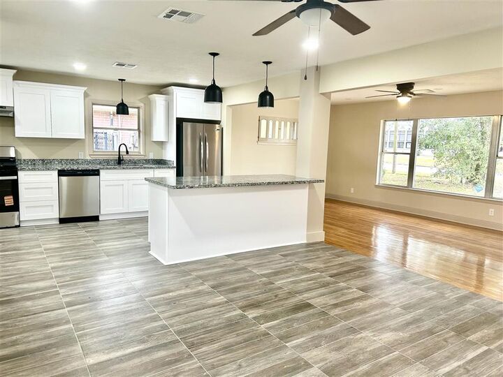 Property Photo:  2032 18th St Street  LA 70601 