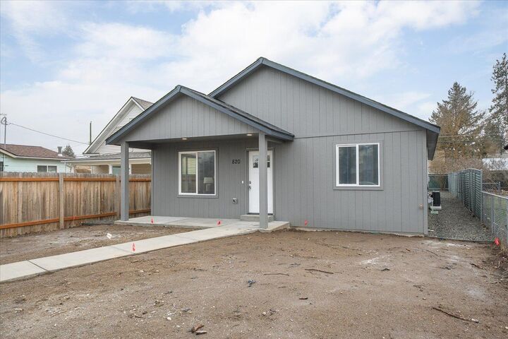 Property Photo: 820 E Crown Ave WA 99207
