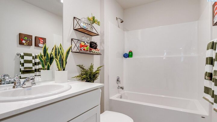 Property Photo: 6026 Road 115 WA 99301