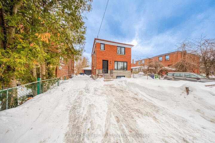 Property Photo:  194 Kennedy Road  ON M1N 3P3 